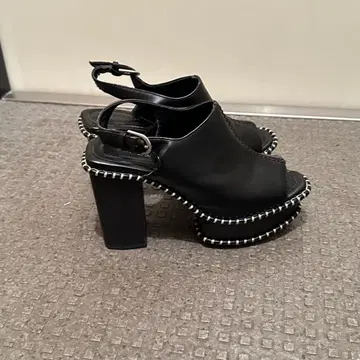 Moussy 블랙 오픈토 샌들