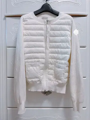 화이트 다운 자켓 니트 다운