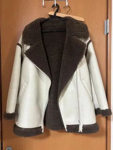 MURUA 페이크 무스탕 B-3 자켓 아이보리