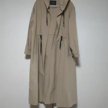 Simplicite 후드 부착 베이지 롱 코트 사리시테