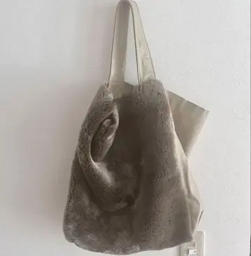 갤러리 비 무스탕 백