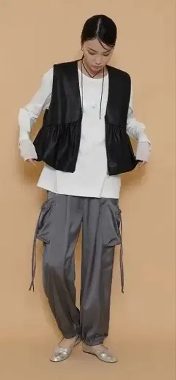 CYAN TOKYO 비건 레더 벌룬 개더 베스트