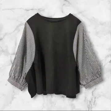 emi+ 에미+ 볼륨 슬리브 이소재 절개 체크 무늬 T셔츠