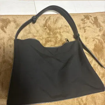 poik 블랙 숄더백