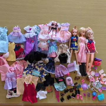 리카짱 인형 3체와 옷 갈아입기 의류 세트