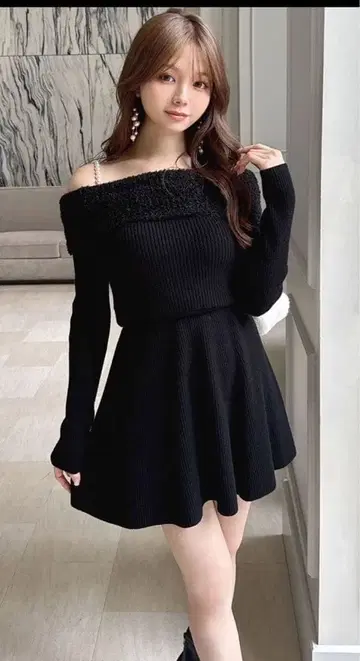 새상품 리젝시 스트랩 디자인 미니 니트 원피스 펄 스트랩