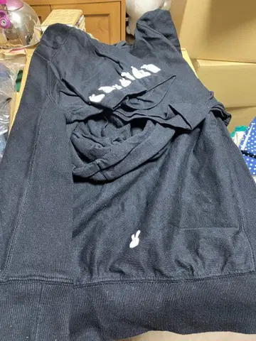 토끼 프린트 블랙 후드 부착 후드티