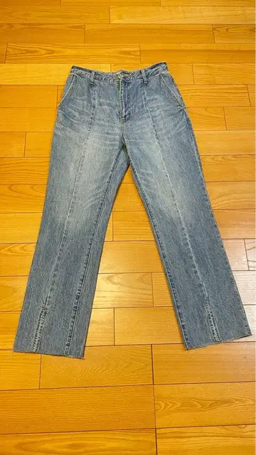 라이트 블루 스트레이트 데님 팬츠