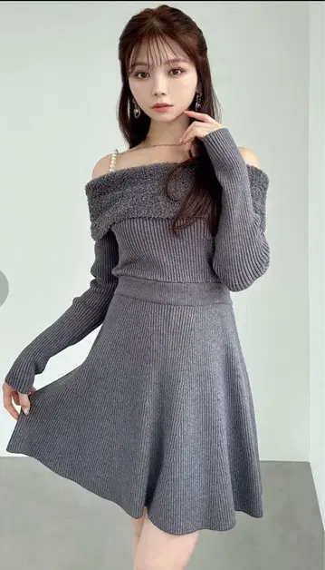 새상품 리젝시 스트랩 디자인 미니 니트 원피스 펄 스트랩