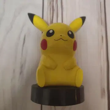 빛나는 피카츄 피규어