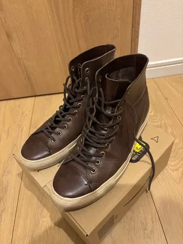 BUTTERO 브라운 하이컷 가죽 스니커즈