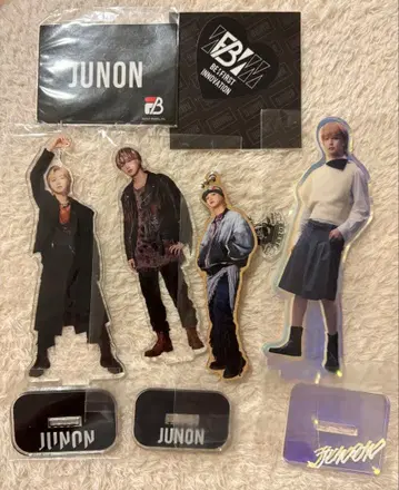 JUNON 아크릴 스탠드 4개 세트