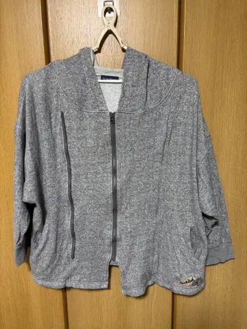 드럭 스토어즈 후드 부착 후드티