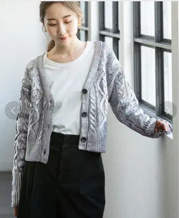 새상품급 NOBLE 케이블 니트 가디건 그레이 실버 박 프린트