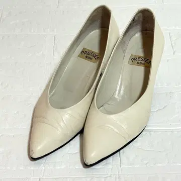 히미코 PRESSEE 천연 가죽 펌프스 22cm 아이보리 계열 스틸레토