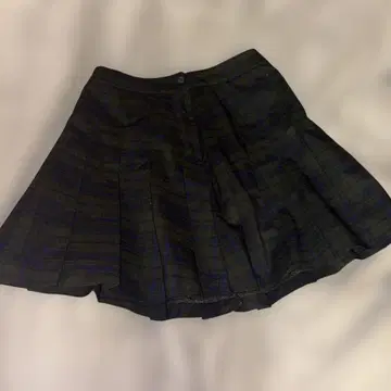 블랙과 파랑 체크 무늬 플리츠 스커트