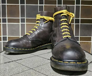 닥터마틴 8홀 부츠 UK8 신발끈 새상품