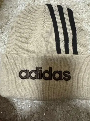 adidas 니트 모자 베이지 3선 라인
