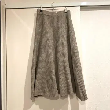 슬로브 이에나 니트 스커트