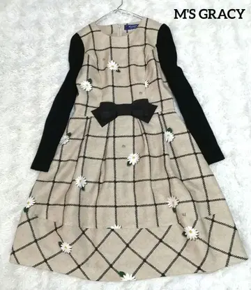 새상품급 엠즈 그레이시 원피스 데이지 꽃무늬 울 니트 절개