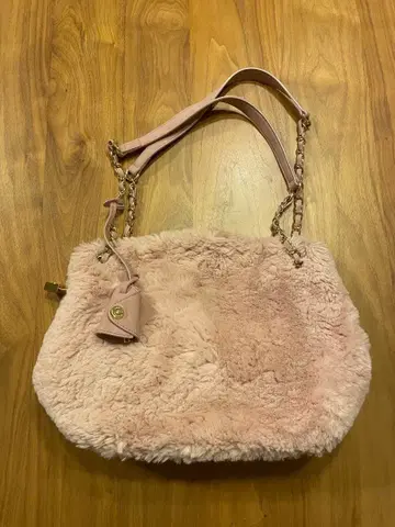 핑크 퍼 핸드백 골드 락 포함