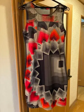 Desigual 기하학 패턴 슬리브리스 원피스 M