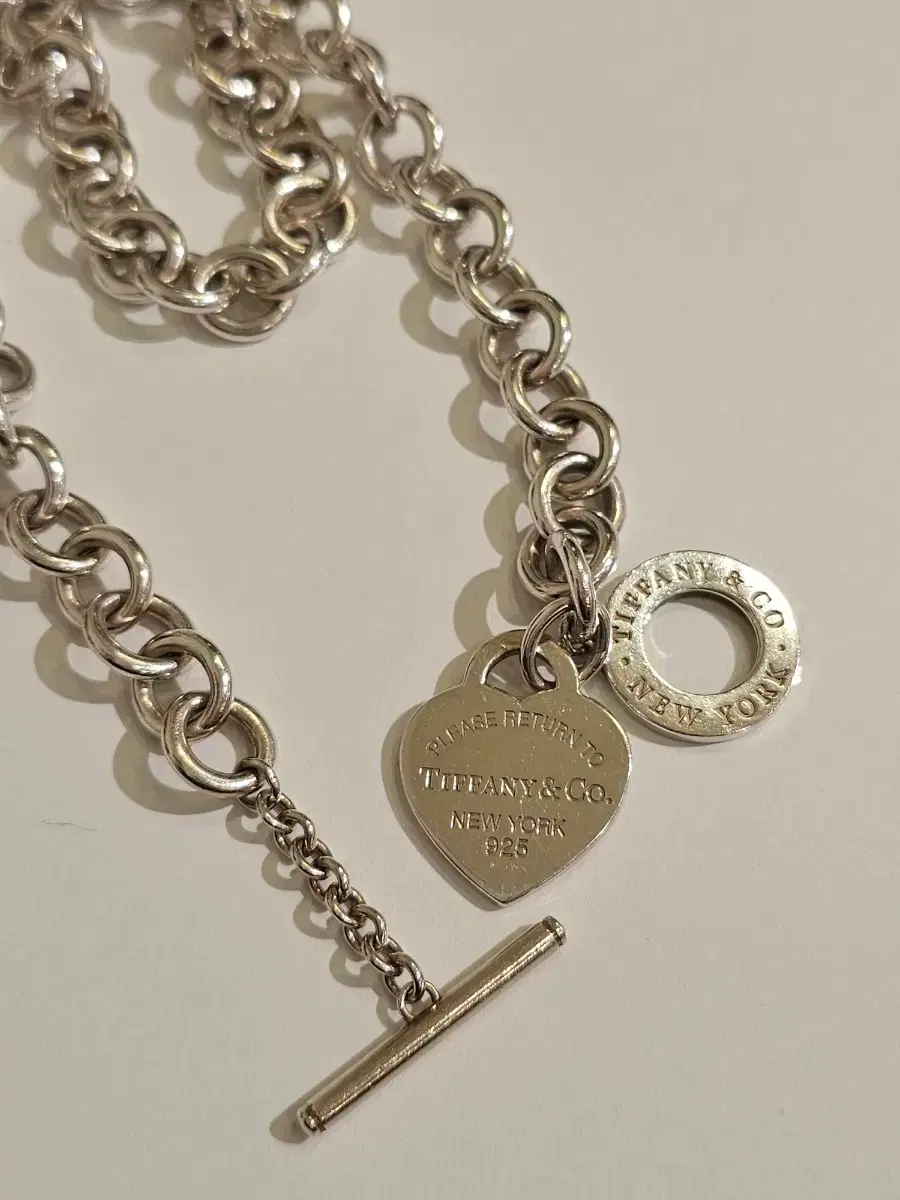 TIFFANY & CO. | 티파니앤코 Tiffany & Co. 92.5 Picasso Loving Heart Pendant  Necklace #티파니앤코,#티파니앤코목걸이,#목걸이,#실버목걸이 on Bunjang Global Site.