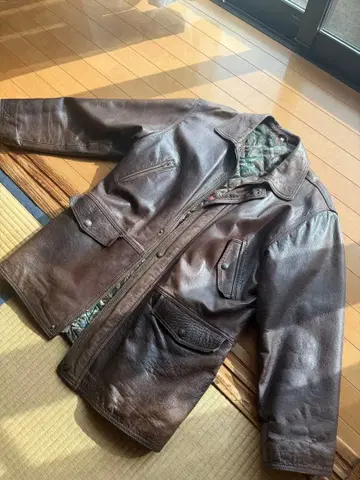 브라운 가죽 자켓