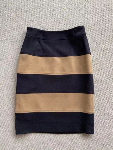 새상품 La TOTALITE 라토타리테 보더 스커트