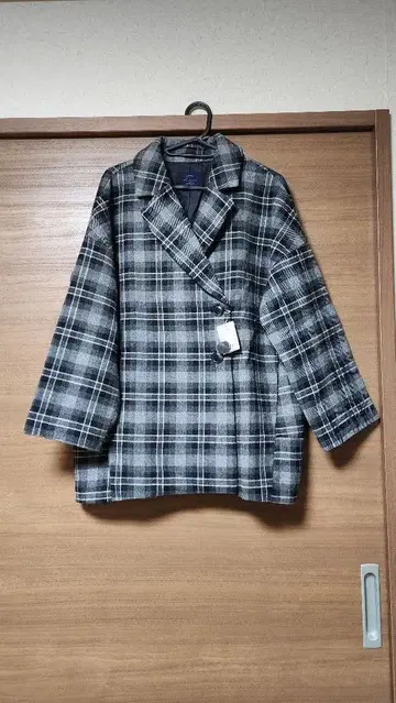 아메리칸 홀릭 코쿤 백 턱 코트 체크 블랙