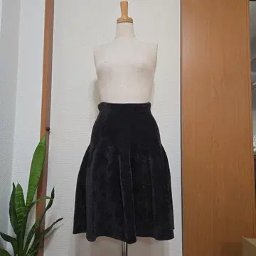 다크 그레이 플레어 스커트 무릎 기장 에스트네이션