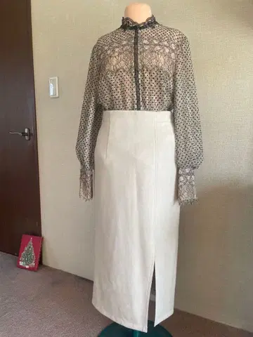 ZARA 택 포함 새상품 크림색 타이트 스커트 M 사이즈