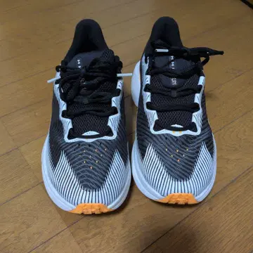 언더아머 스니커즈 28