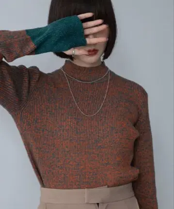 VACANCY 믹스 컬러 배색 하이넥 리브 니트