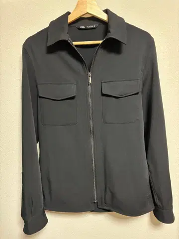 ZARA 블랙 지퍼 셔츠