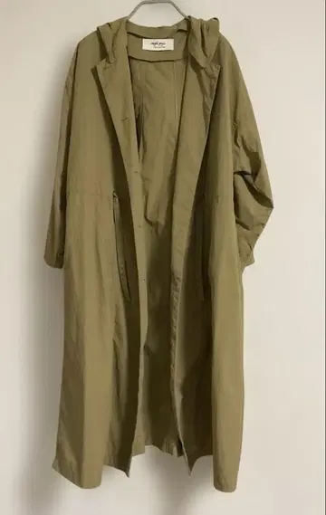 conges payes 베이지 롱 코트 후드 부착 경량 나일론