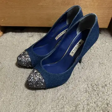 DIANA 데님 라메 스터드 펌프스