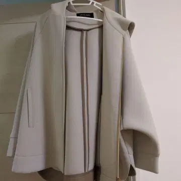 [ 새상품급 ] MICHEL KLEIN 후드 부착 자켓 베이지