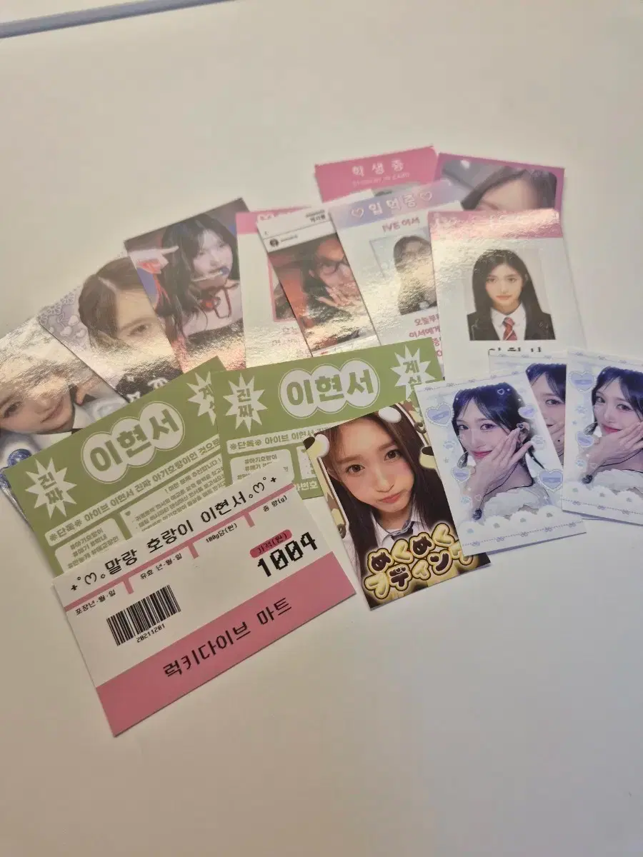 Selling Ive Leeseo unofficial goods