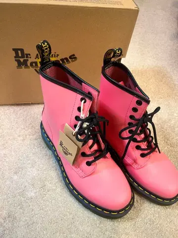 [ 미사용 새상품 ] Dr.Martens 핑크 8홀 부츠