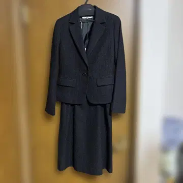 NATURAL BEAUTY BASIC 블랙 스커트 수트