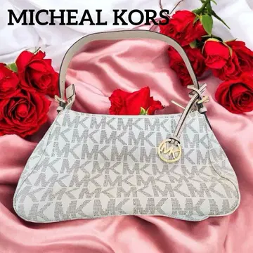 [ 팔로우 할인 진행 중 ] Michael Kors 시그니처 로고 백