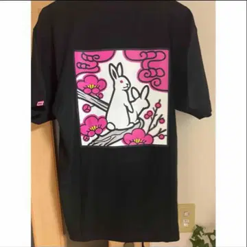 토끼와 꽃 그래픽 반팔 티셔츠