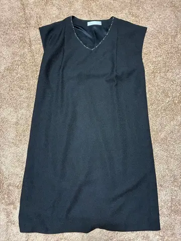 리틀 블랙 드레스 슬리브리스 블랙