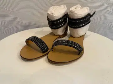 비즈 장식 플랫 샌들 블랙