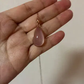 로즈쿼츠 목걸이