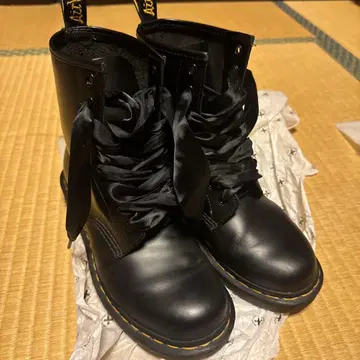 닥터마틴 8홀 부츠 Dr.Martens