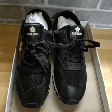 MARY QUANT 블랙 스니커즈