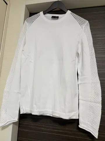 엠포리오 아르마니 얇은 소재 니트