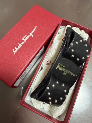 Ferragamo 스터드 장식 리본 헤어 액세서리